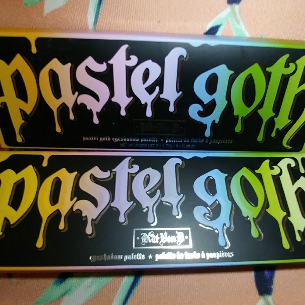 ⭐BNIB⭐ KVD PASTEL GOTH PALETTE